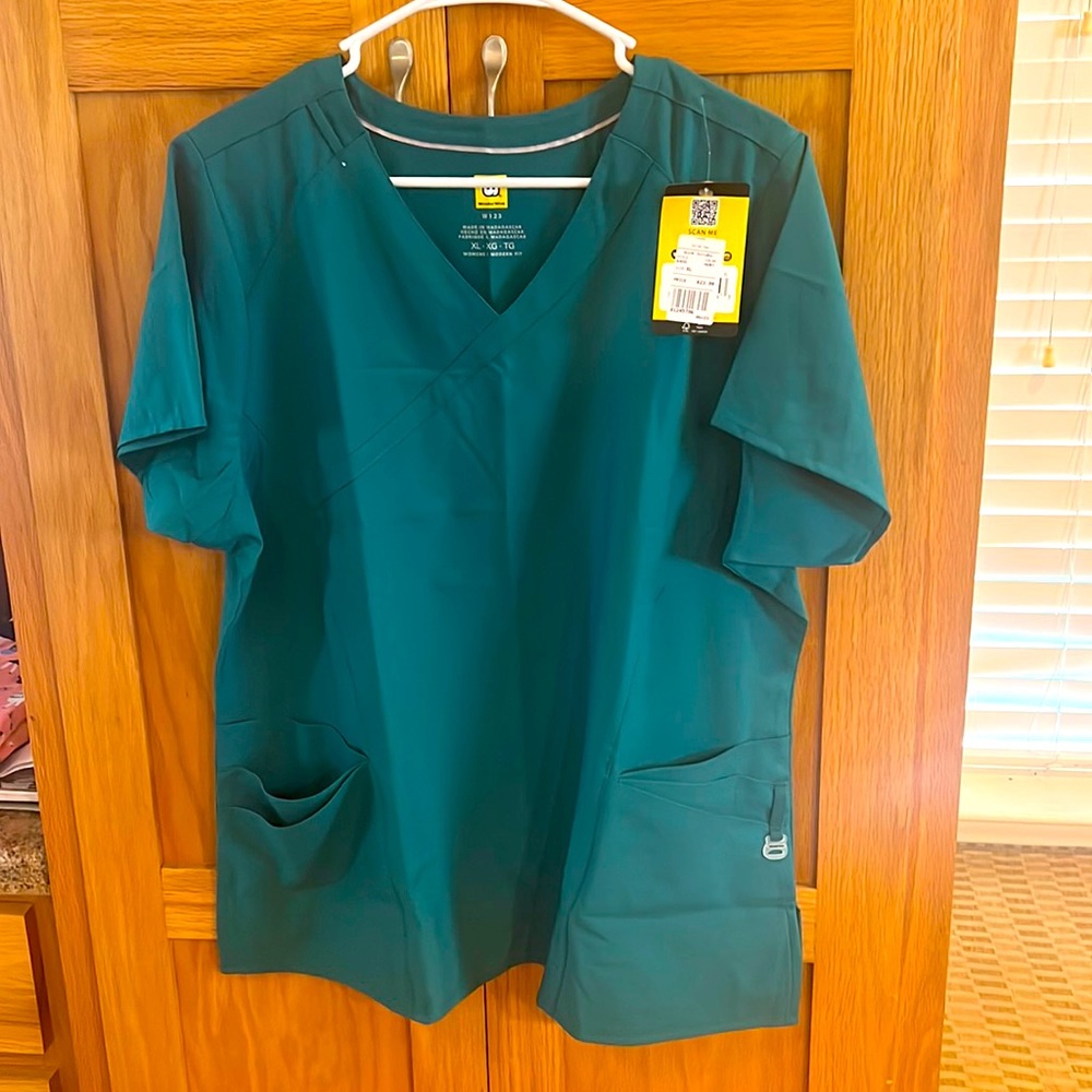 Large and Large Tall green Wonder Wink scrub set